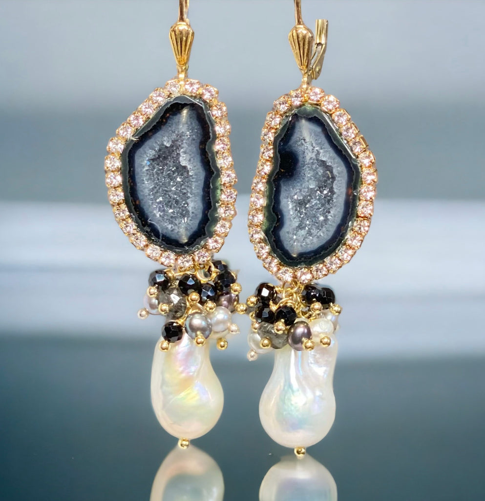 Tabasco Geode and Baroque Pearl Cluster Dangle Earrings - Black and White