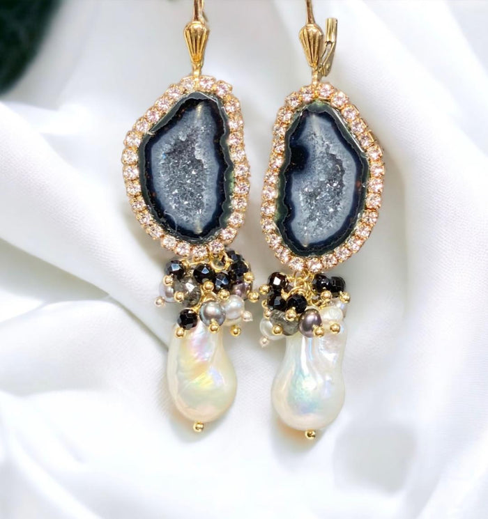 Tabasco Geode and Baroque Pearl Cluster Dangle Earrings - Black and White