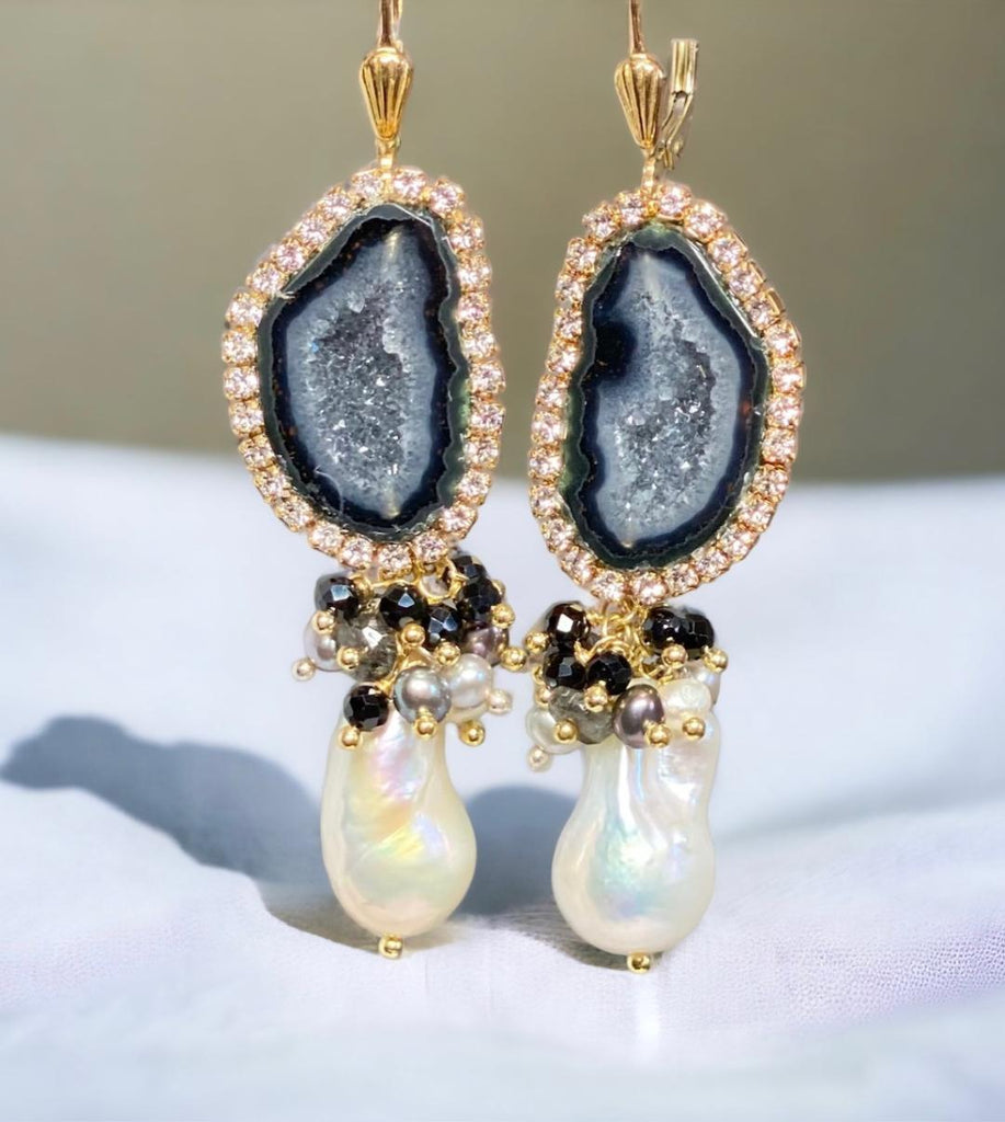 Tabasco Geode and Baroque Pearl Cluster Dangle Earrings - Black and White