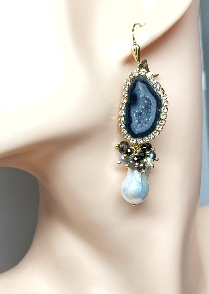 Tabasco Geode and Baroque Pearl Cluster Dangle Earrings - Black and White