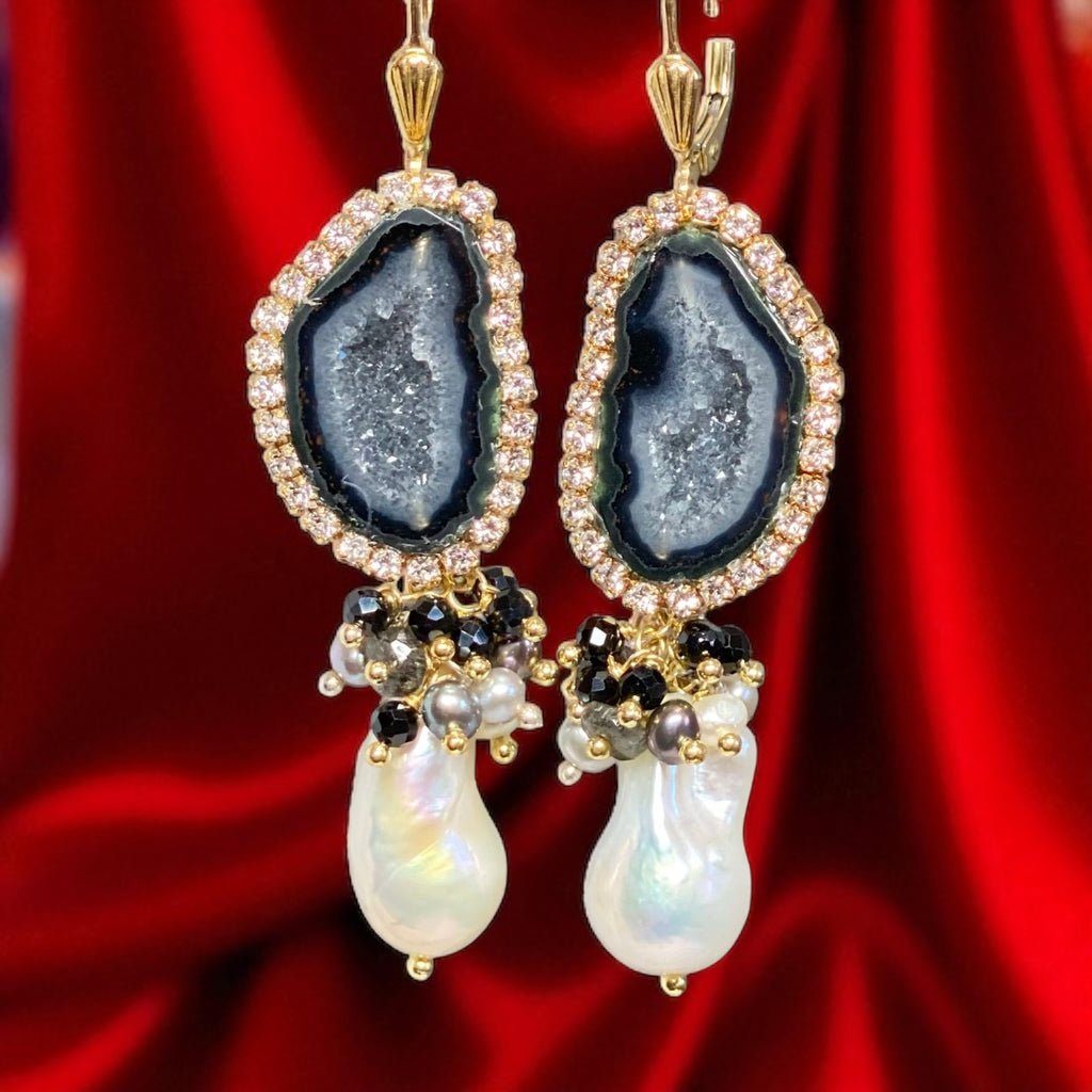 Tabasco Geode and Baroque Pearl Cluster Dangle Earrings - Black and White