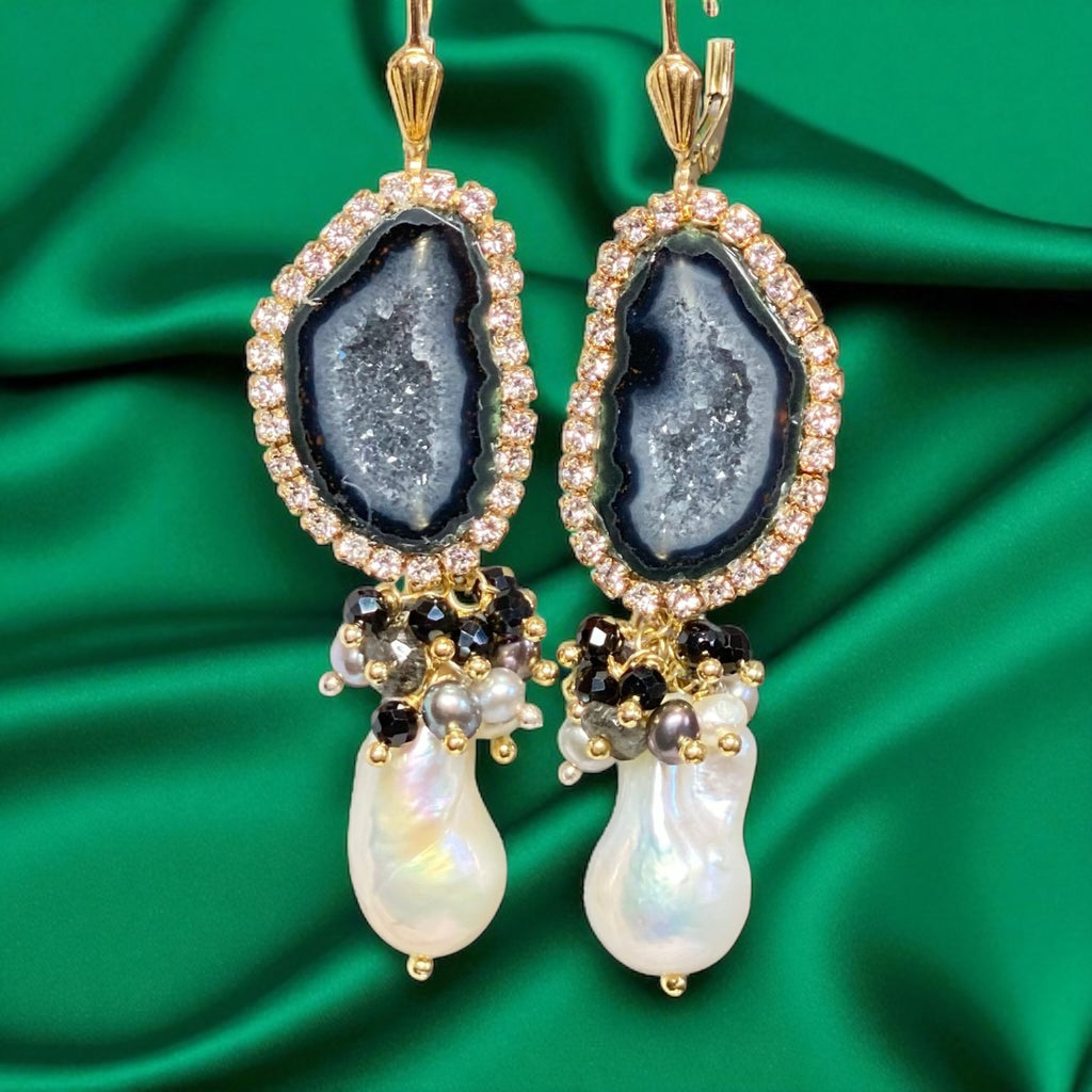 Tabasco Geode and Baroque Pearl Cluster Dangle Earrings - Black and White