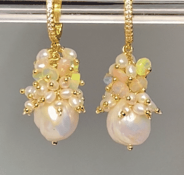 Luxury Pearl wedding earrings in gold