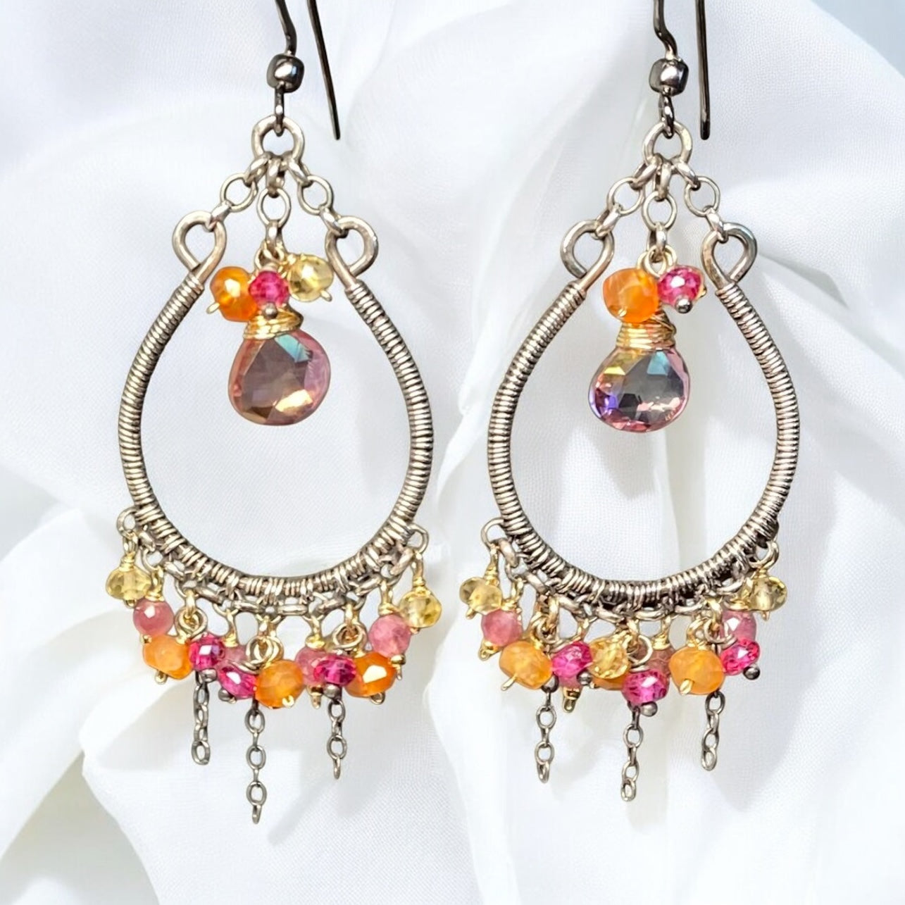 アクセサリー P.A.M. MULTI COLOUR GESTURES EARRING Multi-color Gemstone Hoop Chandelier Earrings in Mixed