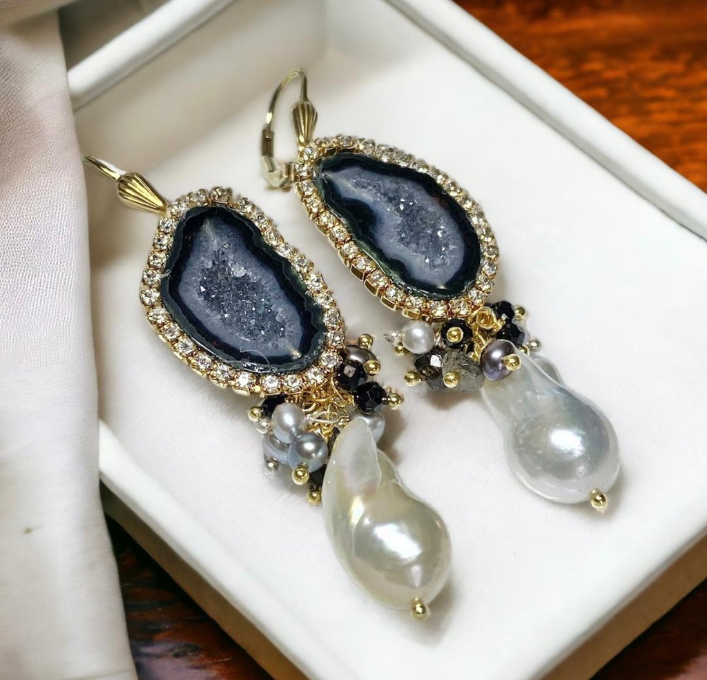 Tabasco Geode and Baroque Pearl Cluster Dangle Earrings - Black and White