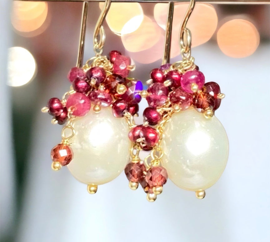 Cluster earrings with white pearls and red gemstones and red pearls