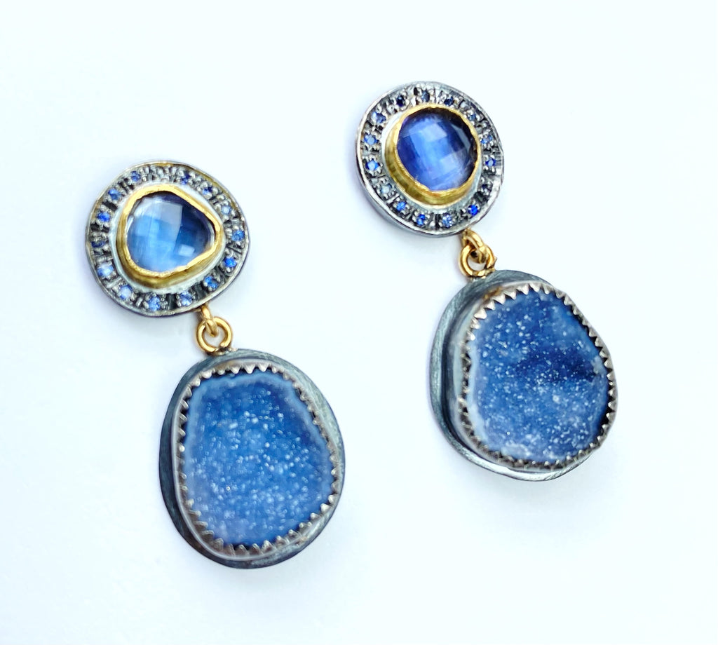 blue tabasco geode earrings with tanzanite, sapphire and 22 kt gold