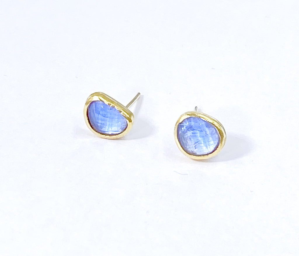 Tanzanite 22 kt Gold Stud Earrings Rose Cut Gemstone