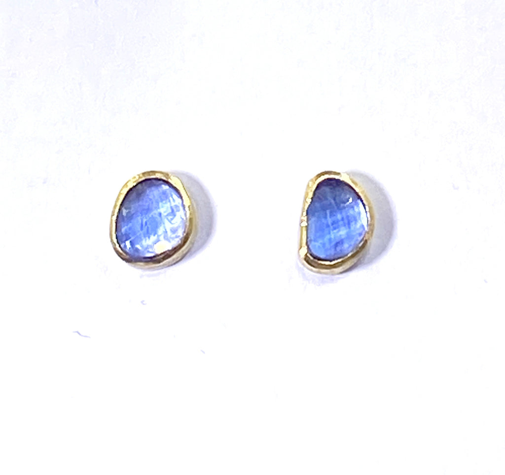 Tanzanite 22 kt Gold Stud Earrings Rose Cut Gemstone