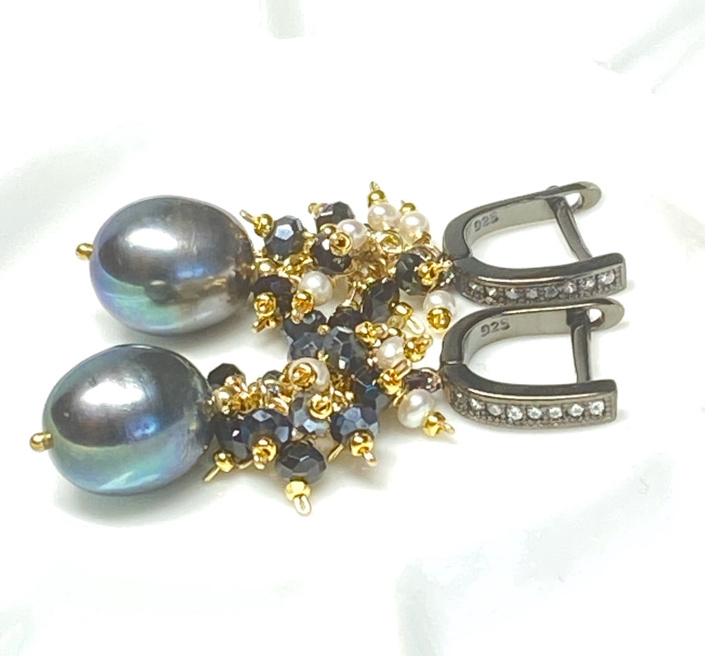 Black pearls with black and white pearl clusters earrings