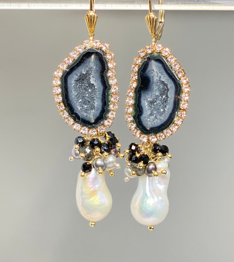 Tabasco Geode and Baroque Pearl Cluster Dangle Earrings - Black and White